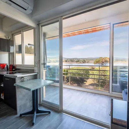 Studio, Vue Et Du Solarium شقة
